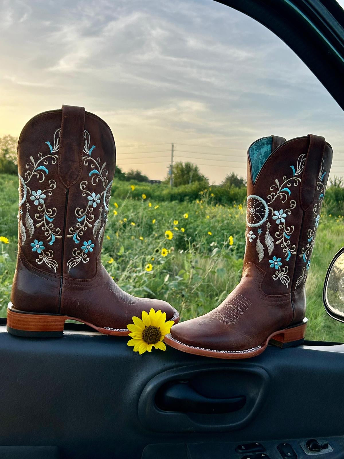 dreamcatcher lady’s boot.