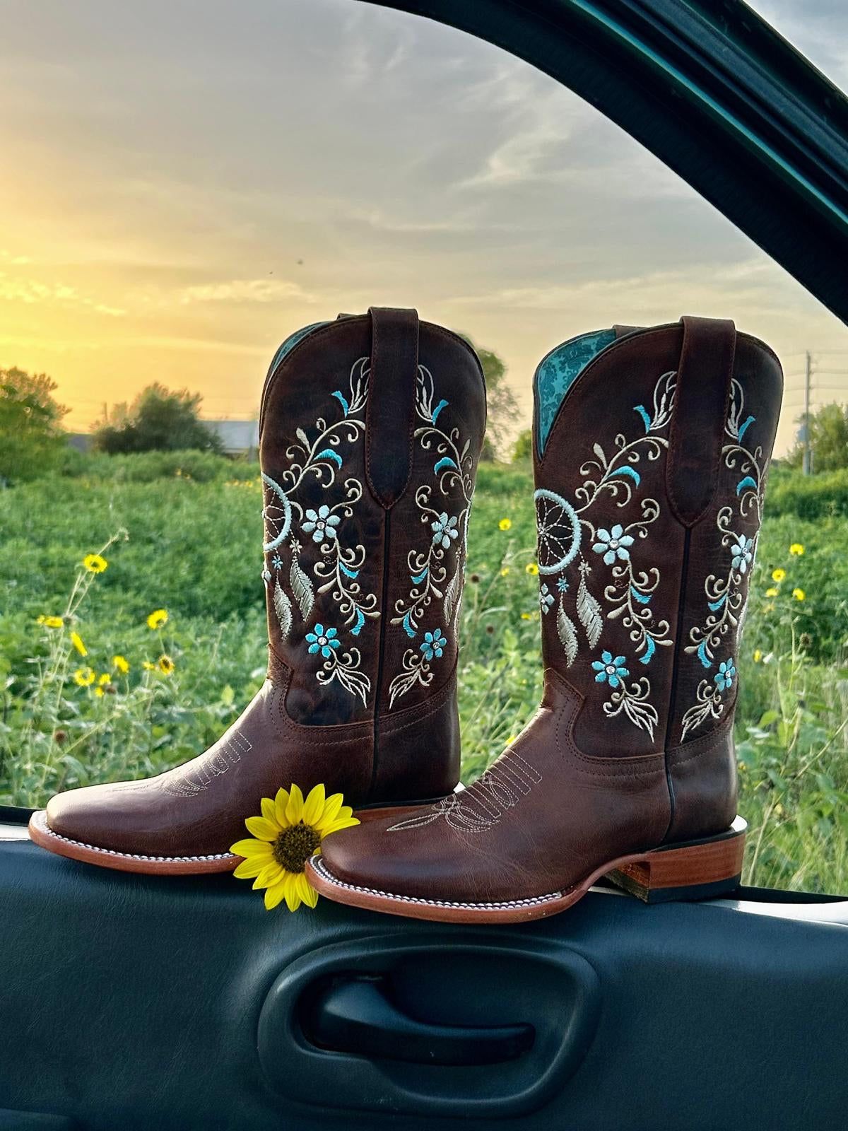 dreamcatcher lady’s boot.